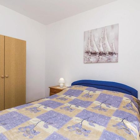 Stunning Apartment In Barbat-Rab With Wifi Barbat na Rabu Eksteriør billede