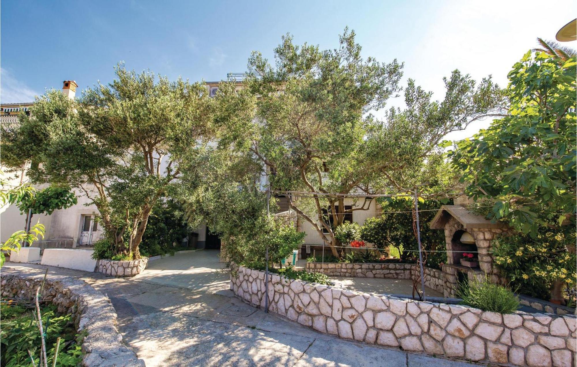 Stunning Apartment In Barbat-Rab With Wifi Barbat na Rabu Eksteriør billede