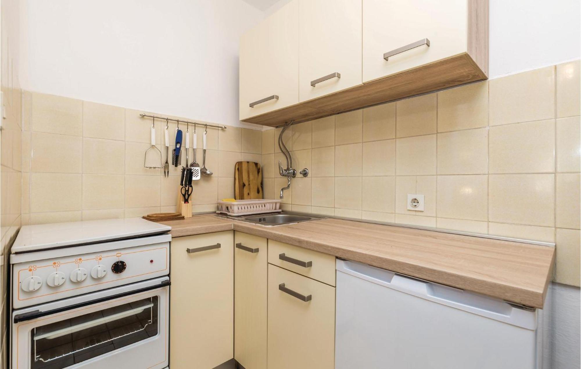 Stunning Apartment In Barbat-Rab With Wifi Barbat na Rabu Eksteriør billede