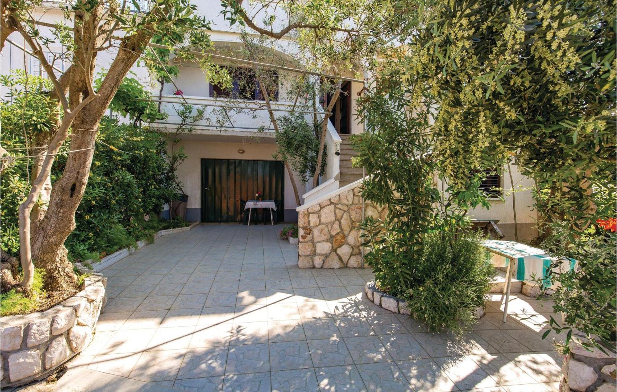 Stunning Apartment In Barbat-Rab With Wifi Barbat na Rabu Eksteriør billede