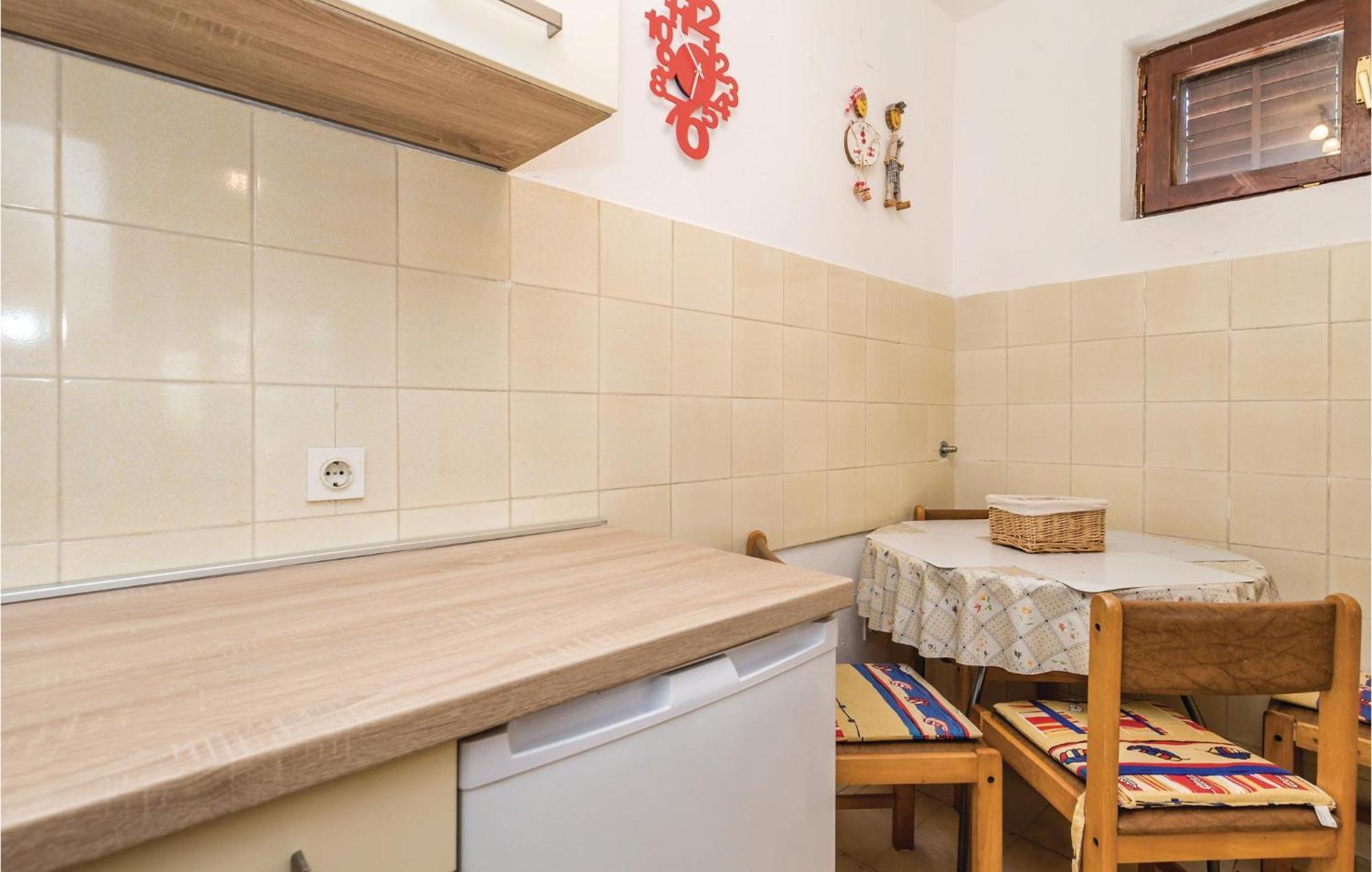 Stunning Apartment In Barbat-Rab With Wifi Barbat na Rabu Eksteriør billede