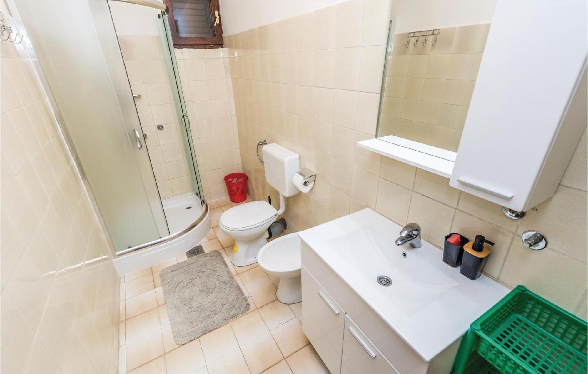 Stunning Apartment In Barbat-Rab With Wifi Barbat na Rabu Eksteriør billede