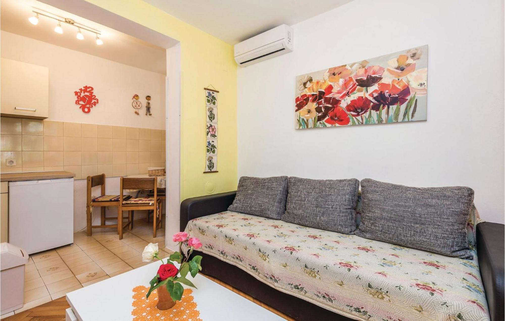 Stunning Apartment In Barbat-Rab With Wifi Barbat na Rabu Eksteriør billede