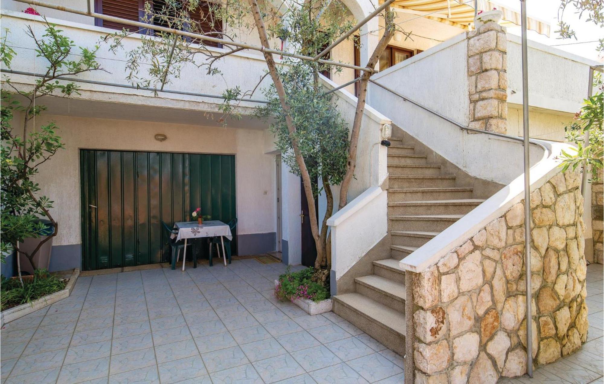Stunning Apartment In Barbat-Rab With Wifi Barbat na Rabu Eksteriør billede