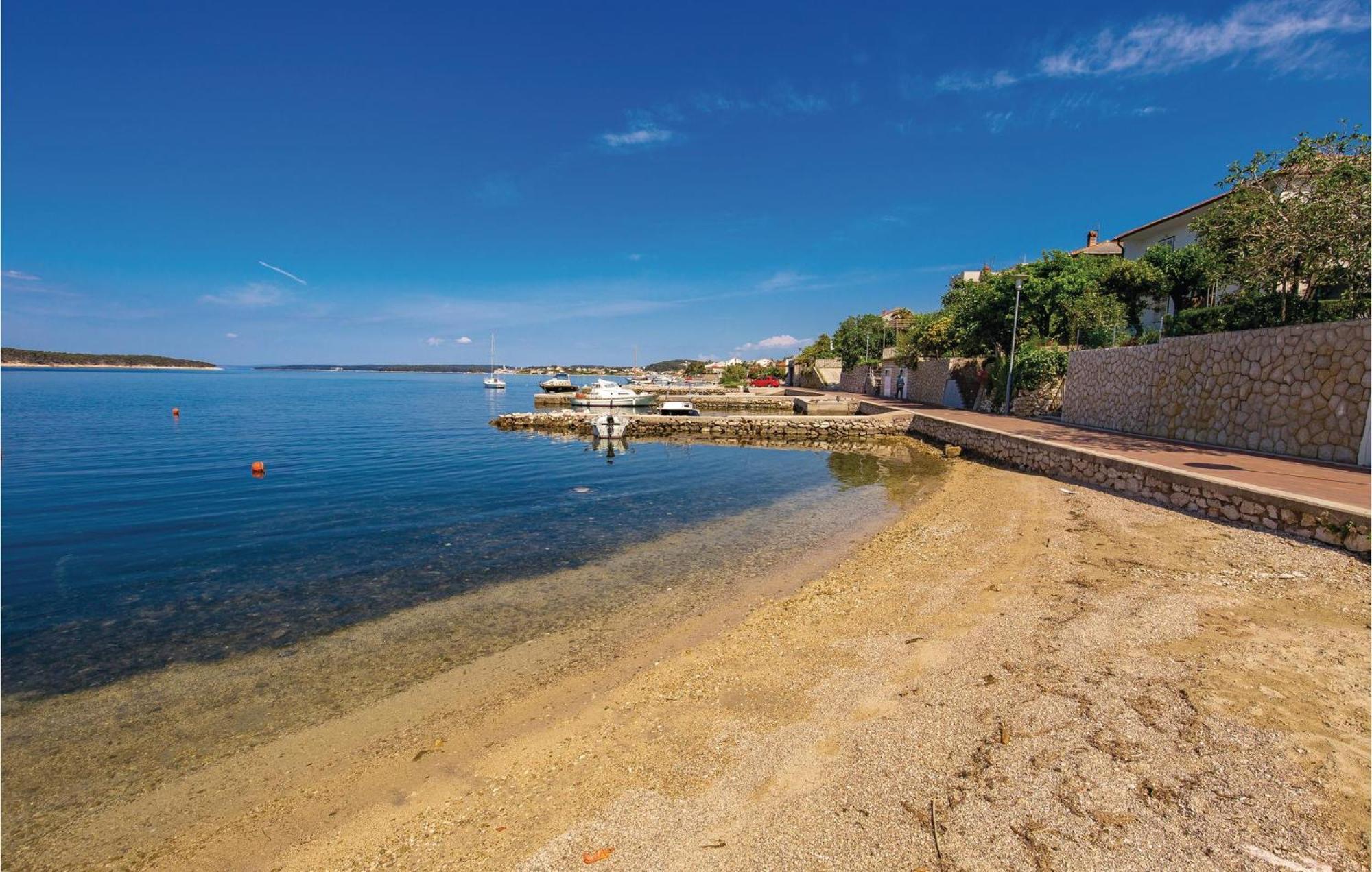 Stunning Apartment In Barbat-Rab With Wifi Barbat na Rabu Eksteriør billede